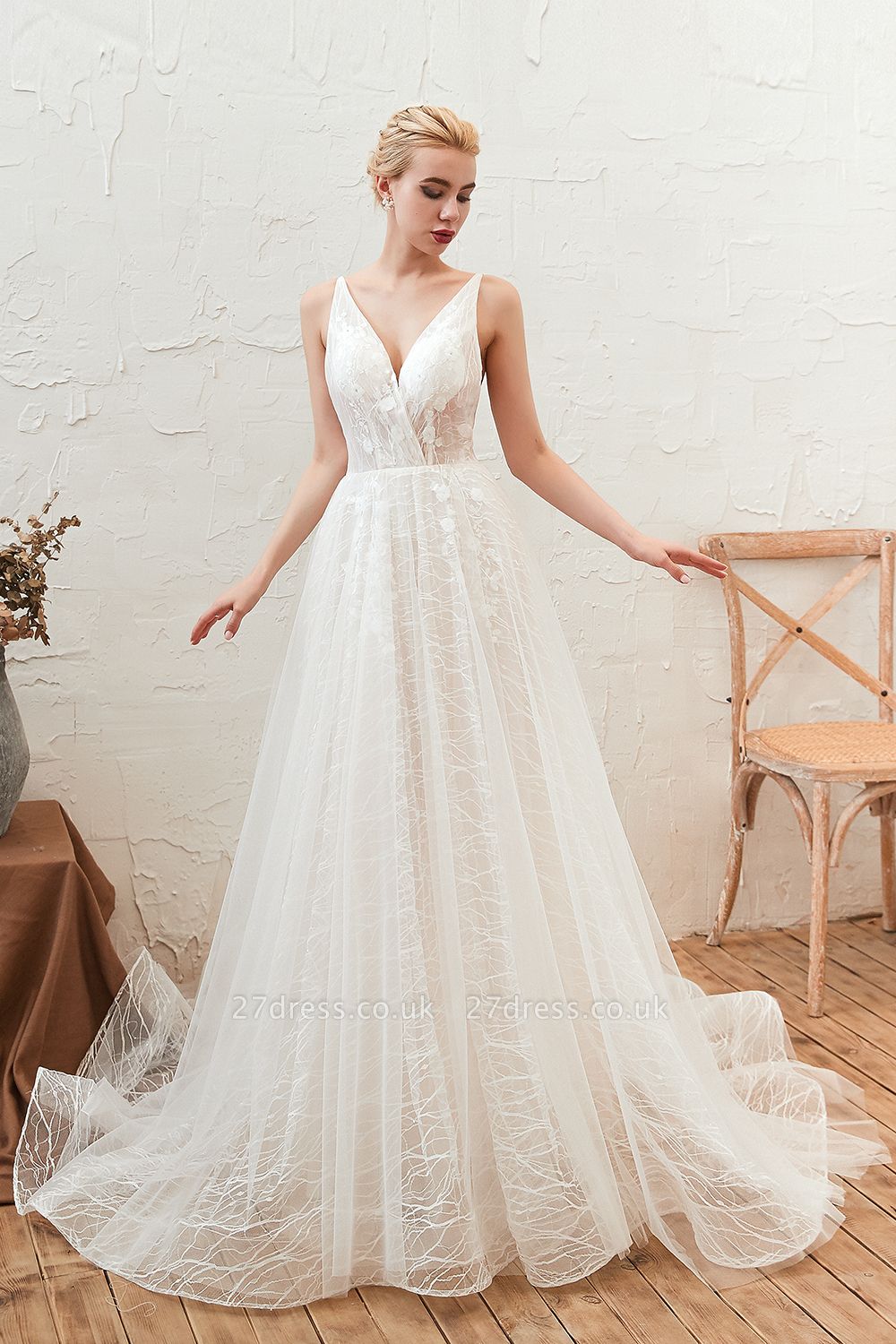 Chic Deep V-neck White Tulle Princess Wedding Dress