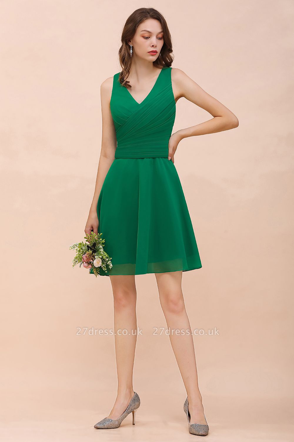 Chic Green Ruched Chiffon Short Bridesmaid Dress Sleeveless V-Neck Knee Length Wedding Party Dress