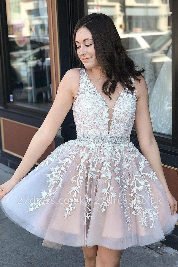 Elegant Deep V-Neck Tulle Short Homecoming Dress with Lace Appliques