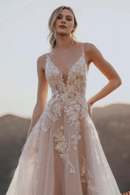 Chic Sleeveless V-neck Lace Appliques Aline Wedding Dresses Strapless Tulle Bridal Dress